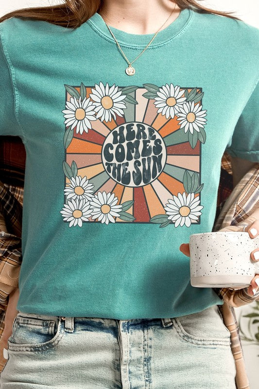 Here Comes The Sun Daisy Comfort Color Graphic Tee